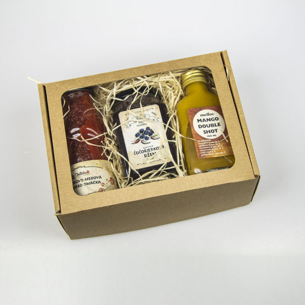 Krabička s priehľadným okienkom obsahuje zázvorovo-medovú Habanero omáčku, Čučoriedkový džem s chilli a Mellos Mango Double Shot.